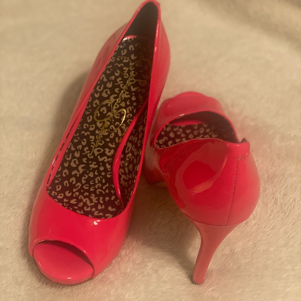 Jessica Simpson pumps